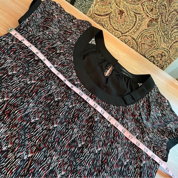 BCBGMAXAZRIA Black Red White Short Sleeve Relaxed Fit Dress! Great condition. Lg - Picture 11 of 13